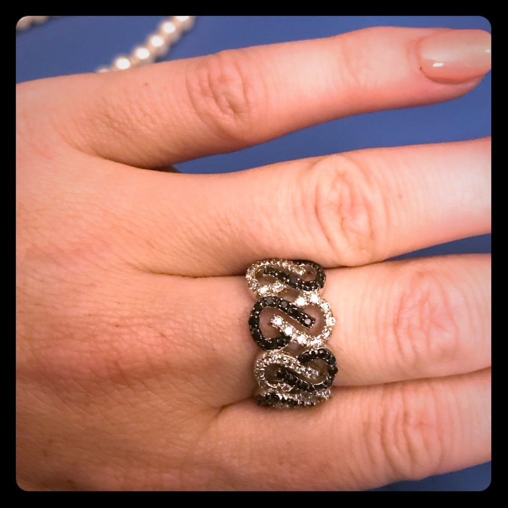 Black & white CZ swirl cocktail ring - a classic!